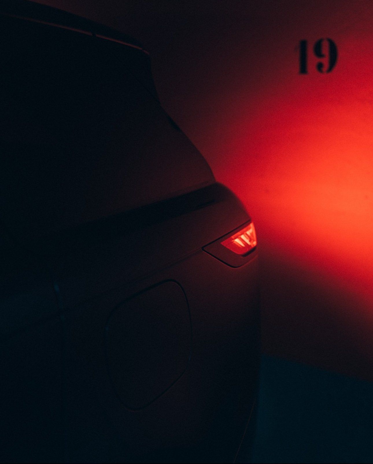 Range Rover still 9