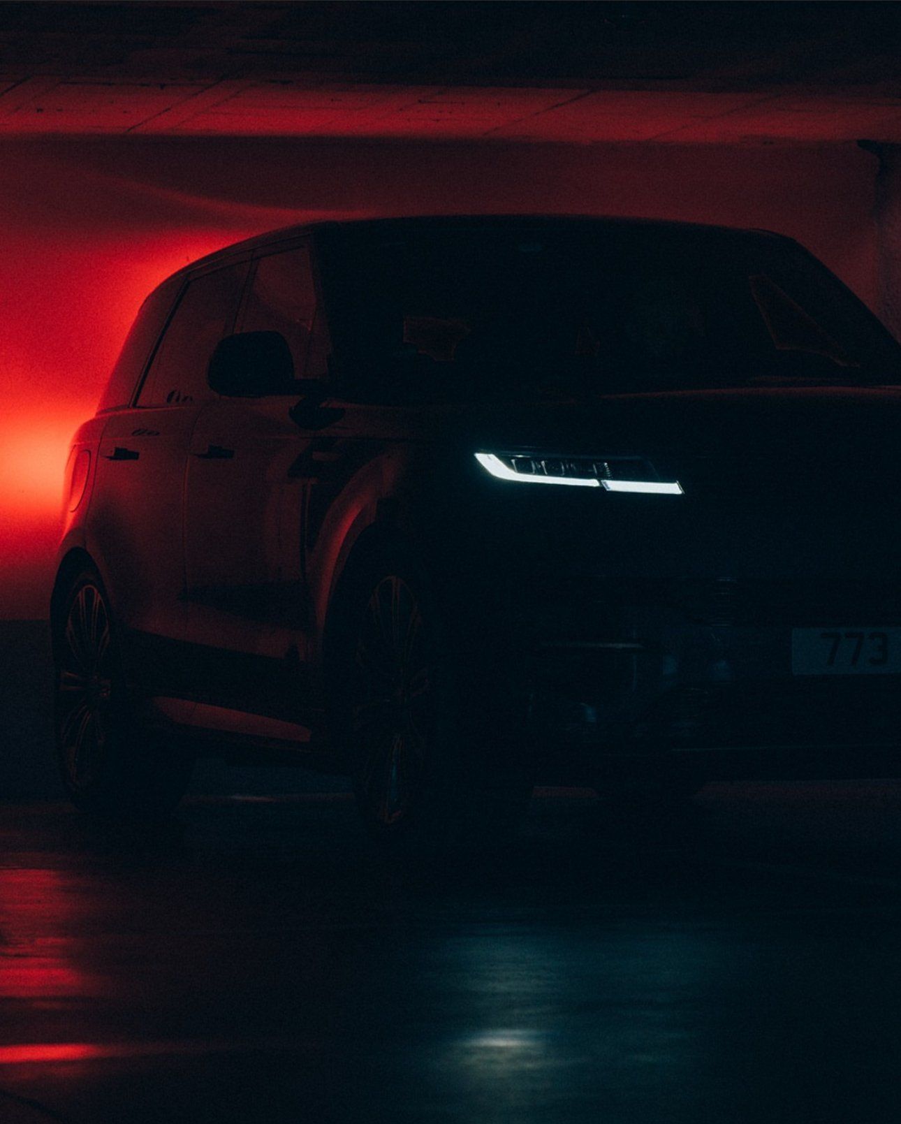 Range Rover still 10