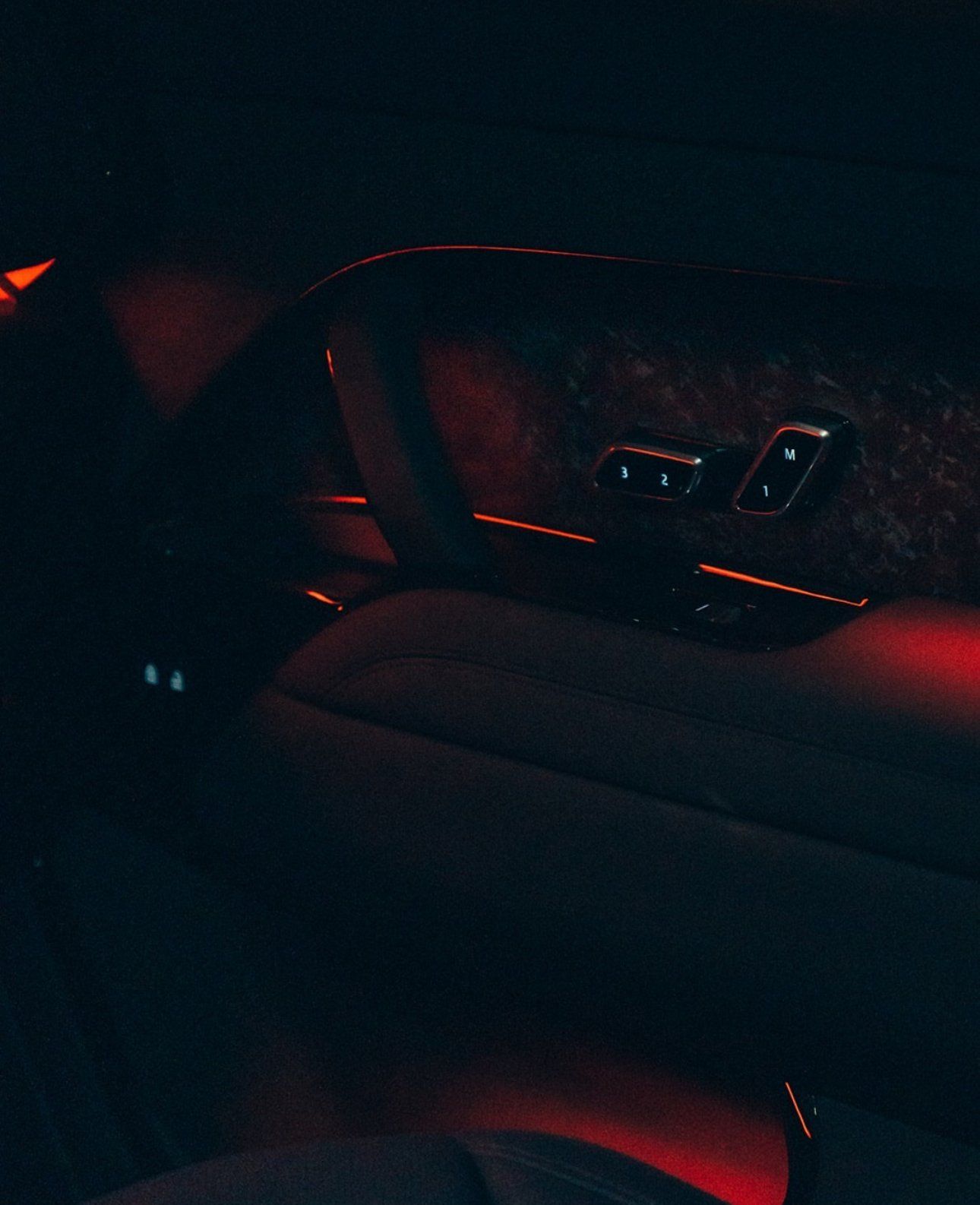Range Rover still 11