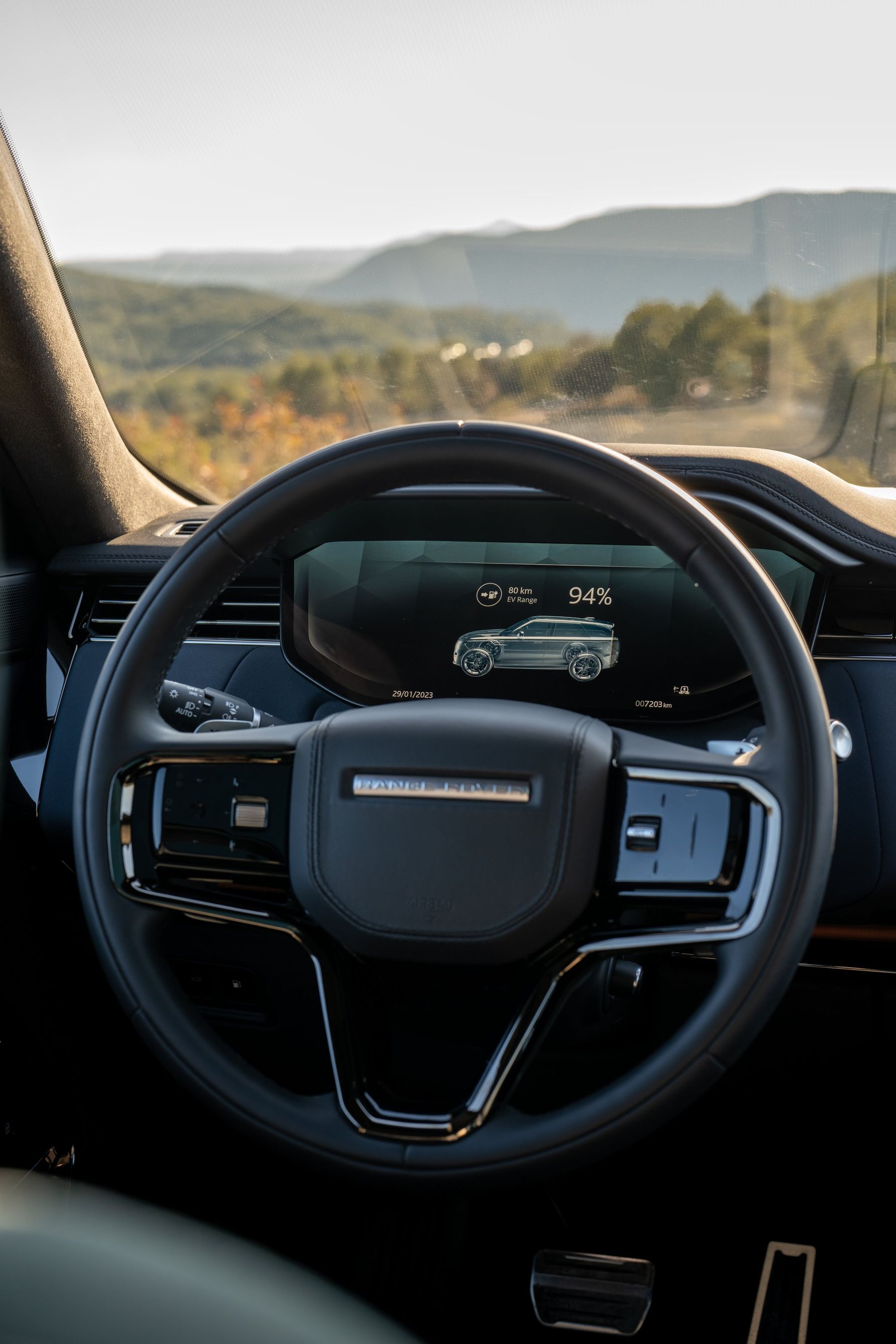 Range Rover still 8