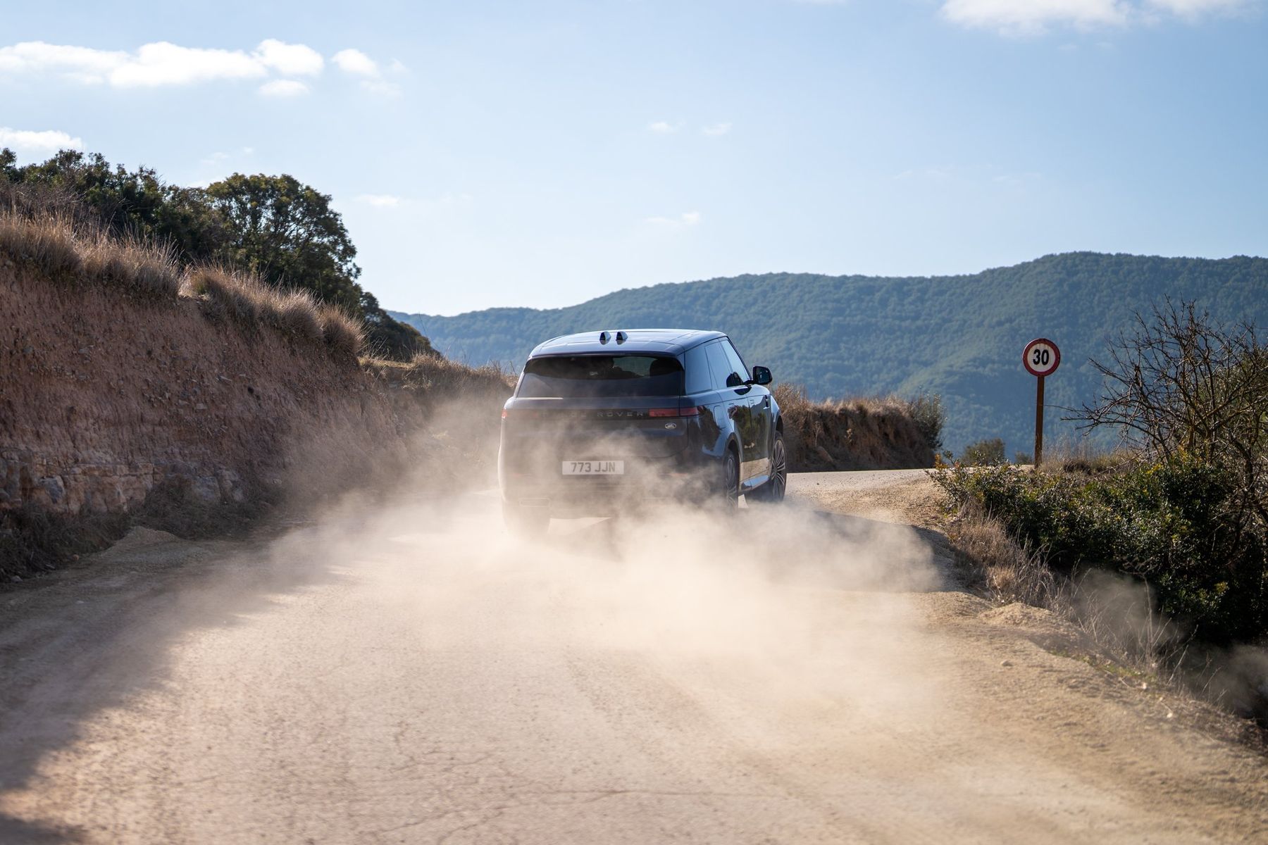 Range Rover still 4
