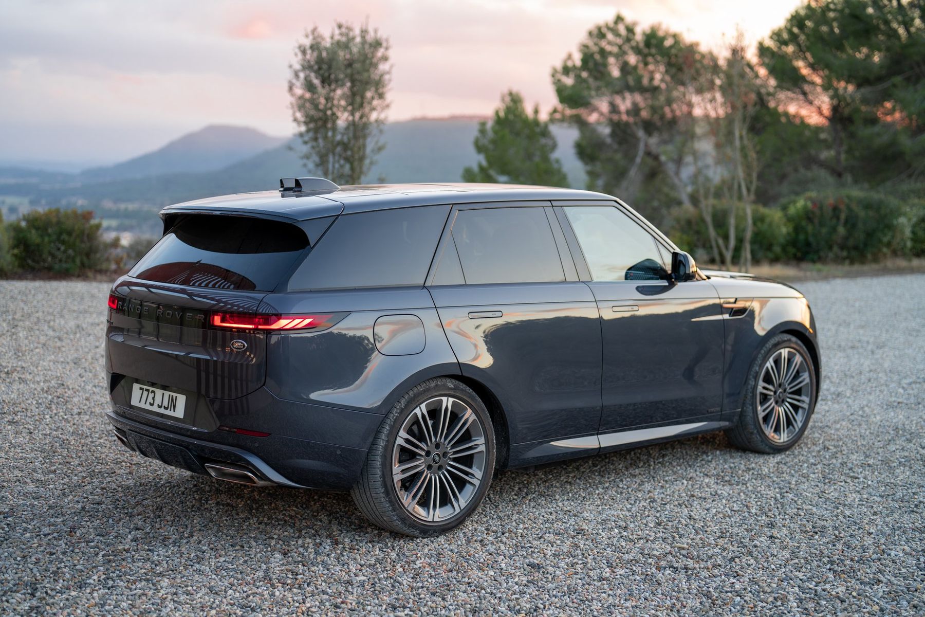 Range Rover still 3