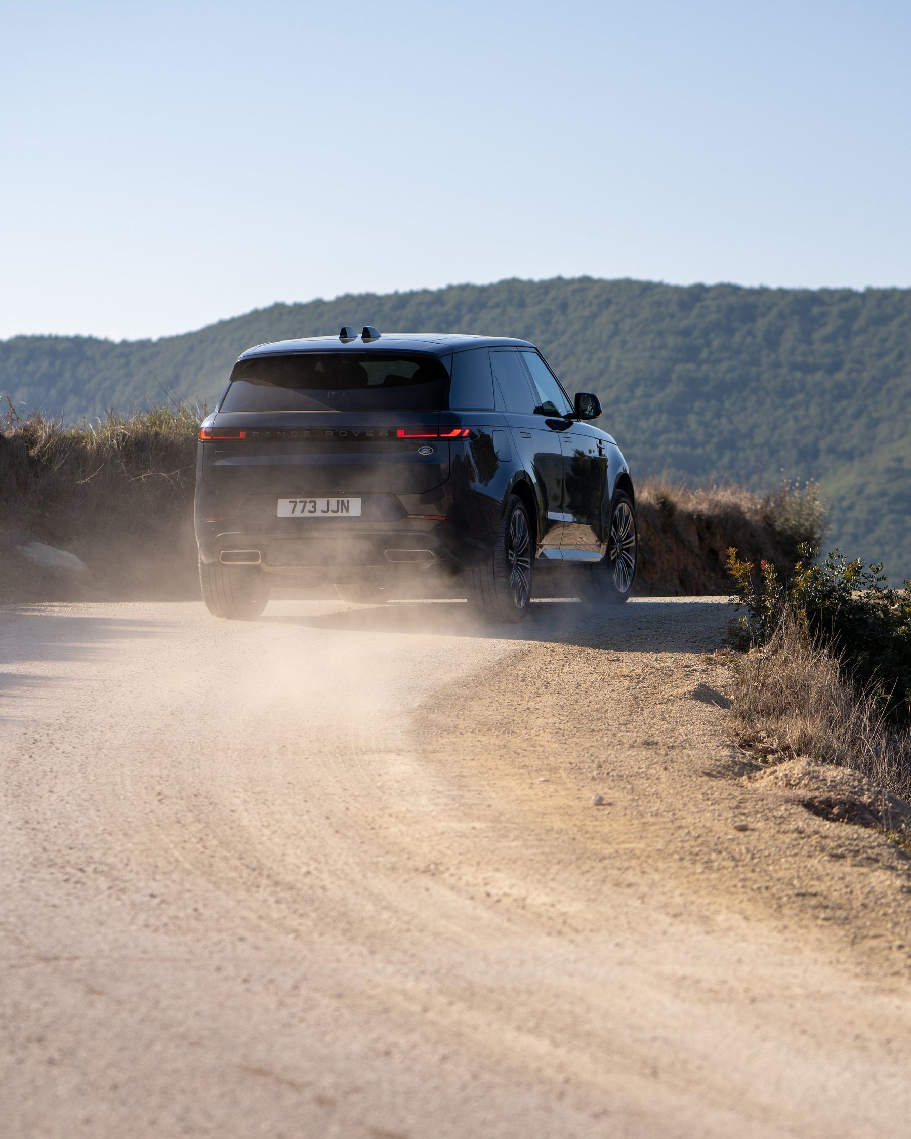 Range Rover still 6