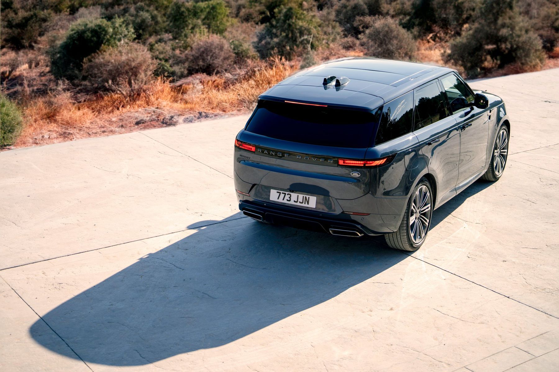 Range Rover still 5